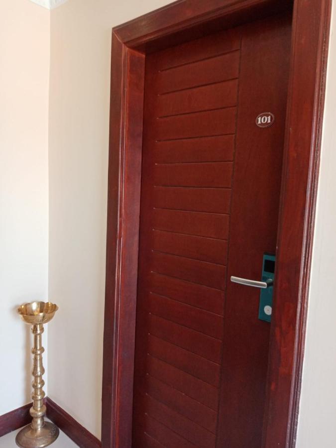 Mercuryfm 101 Yarl Mercury Inn - Jaffna Buitenkant foto