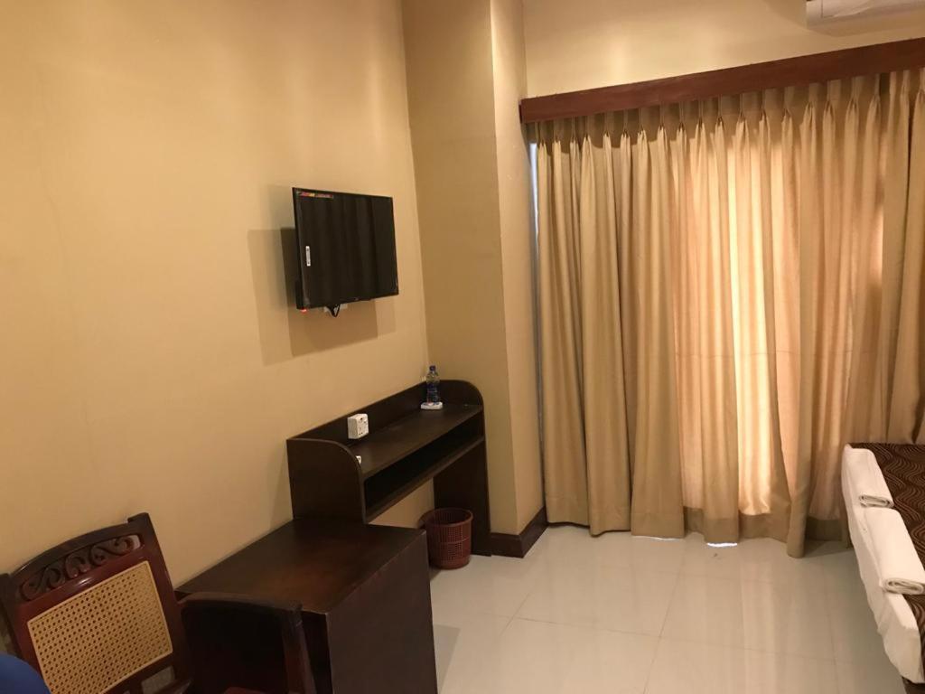 Mercuryfm 101 Yarl Mercury Inn - Jaffna Buitenkant foto